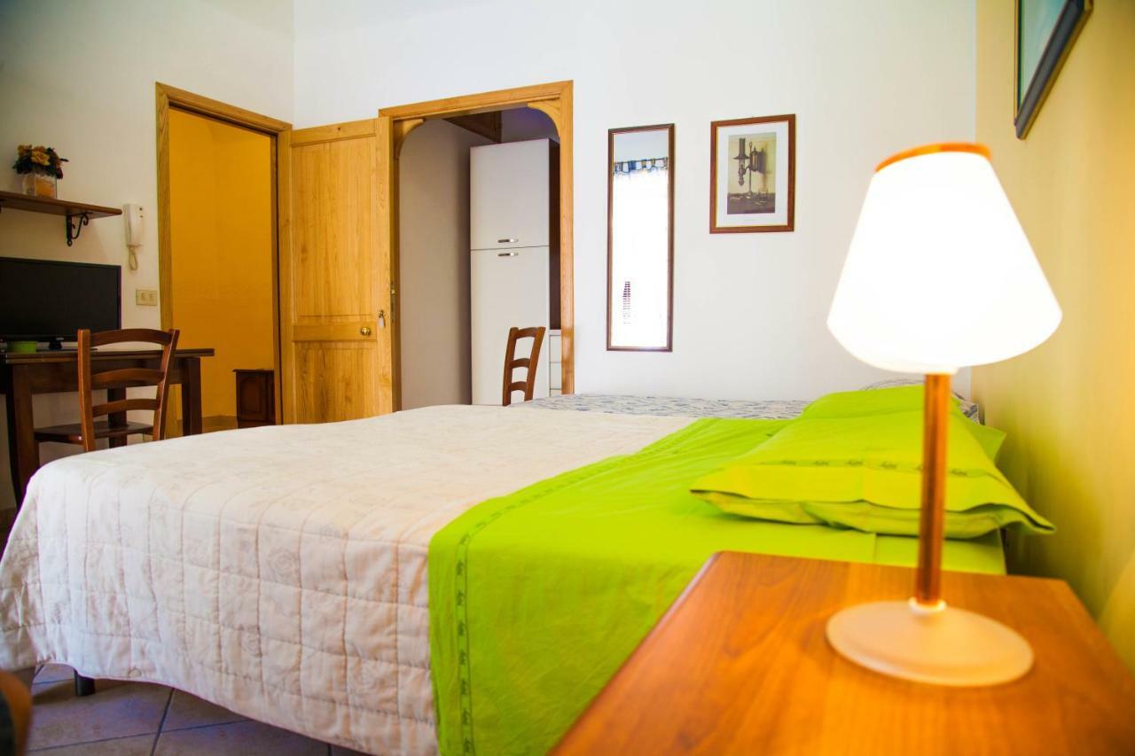 Bed & Breakfast Il Castellino Санто-Стефано-ди-Камастра Экстерьер фото