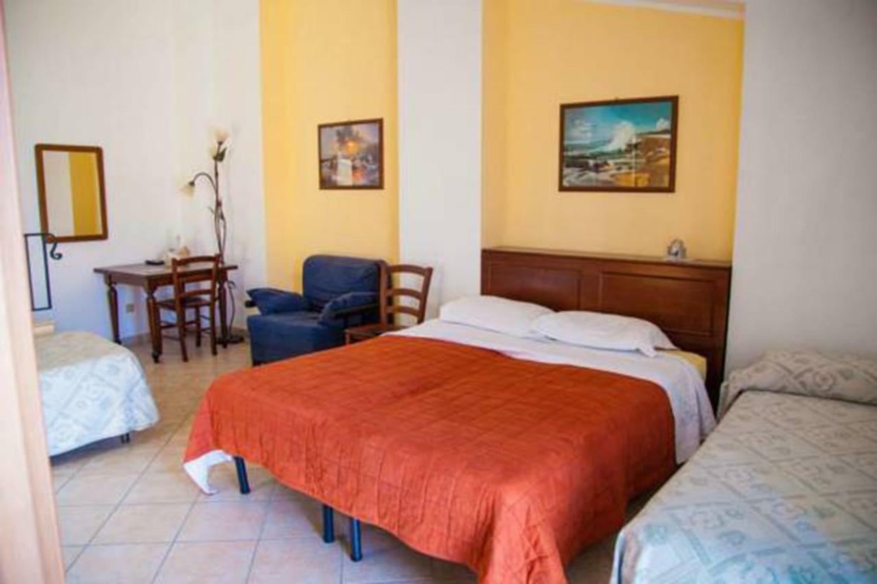 Bed & Breakfast Il Castellino Санто-Стефано-ди-Камастра Экстерьер фото